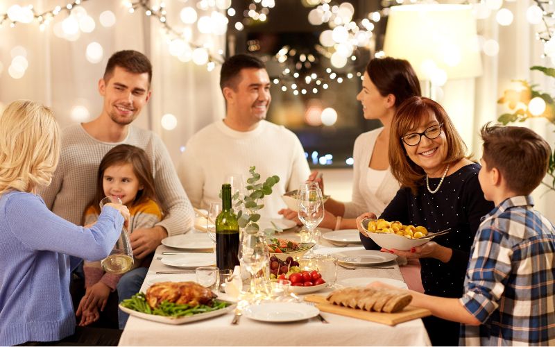 6939d773bf632e5224bea17d_tips-hearing-aids-users-during-holiday-gatherings