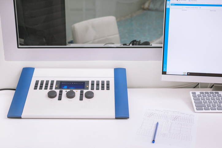 Audiology control panel for pure tone audiogram assessment in soundproof booth